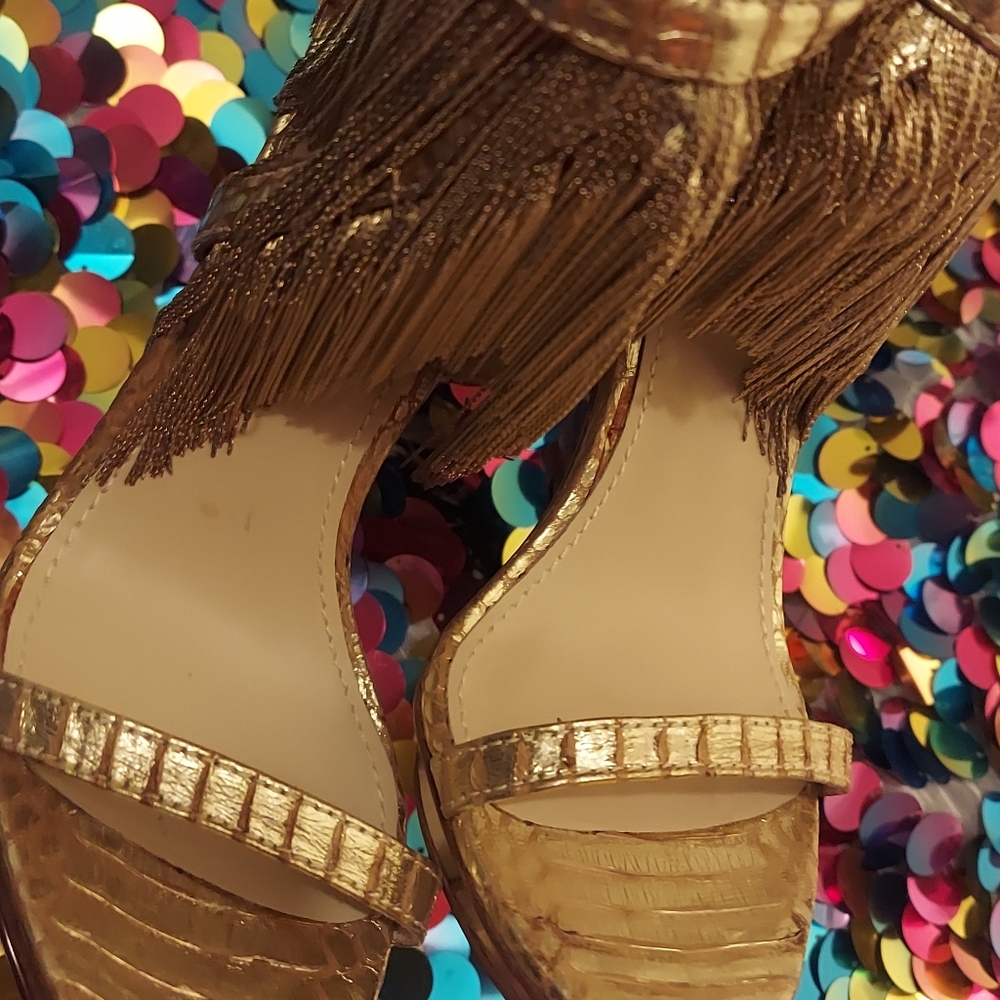 Brian Atwood vero cuomo zise 6 color gold